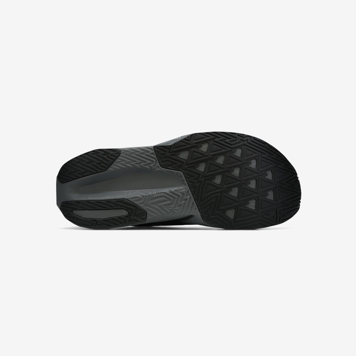 (19)Black