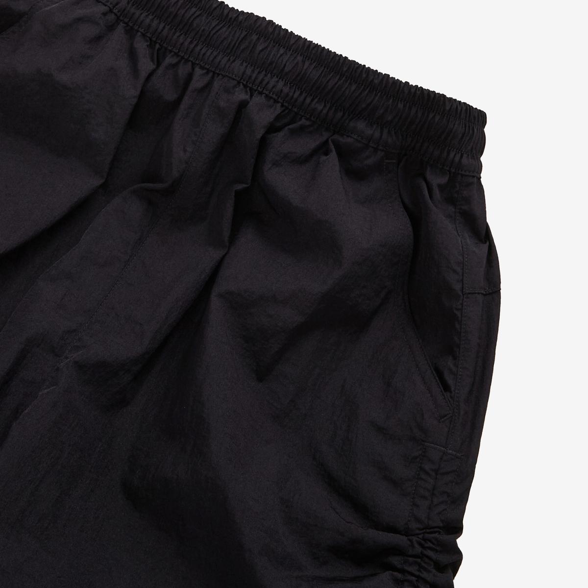 (19)Black