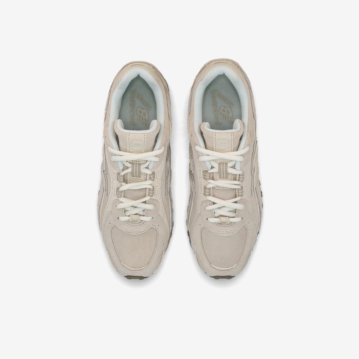 (39)Ivory