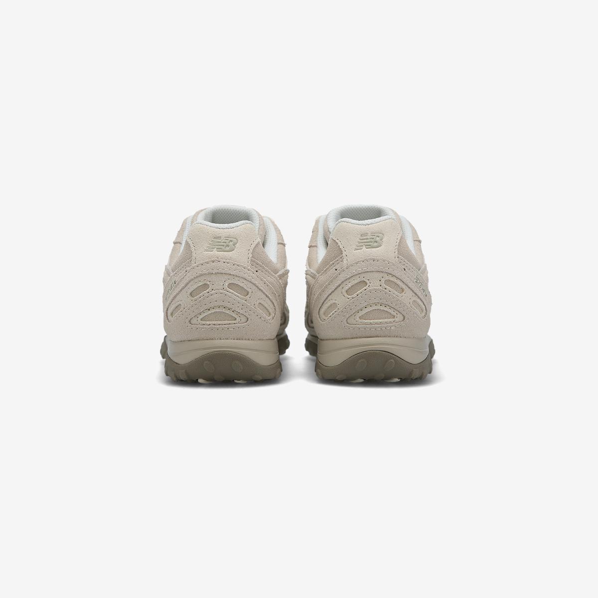 (39)Ivory