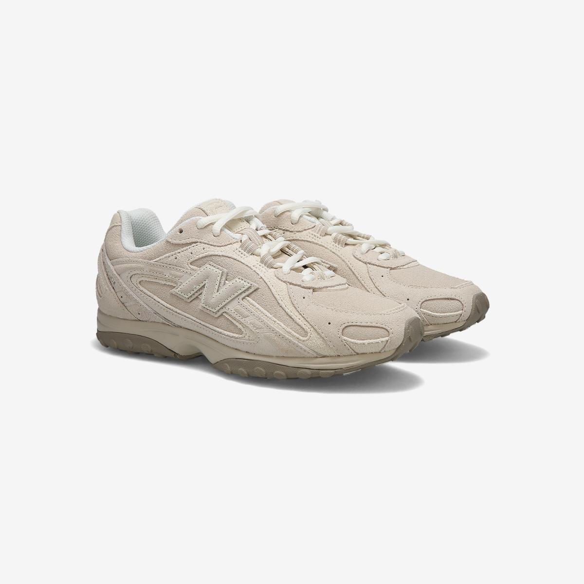 (39)Ivory