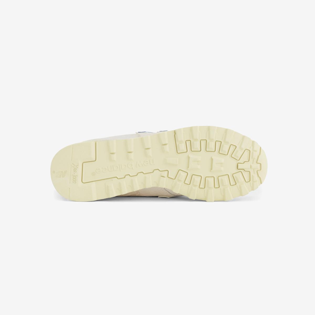 (39)Ivory