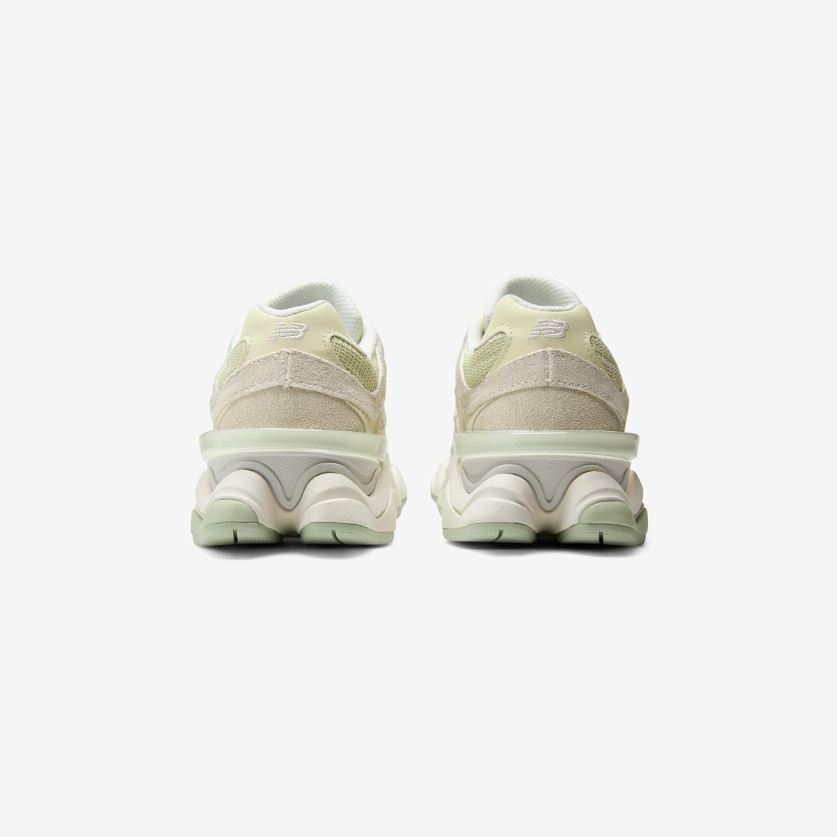 (35)Beige