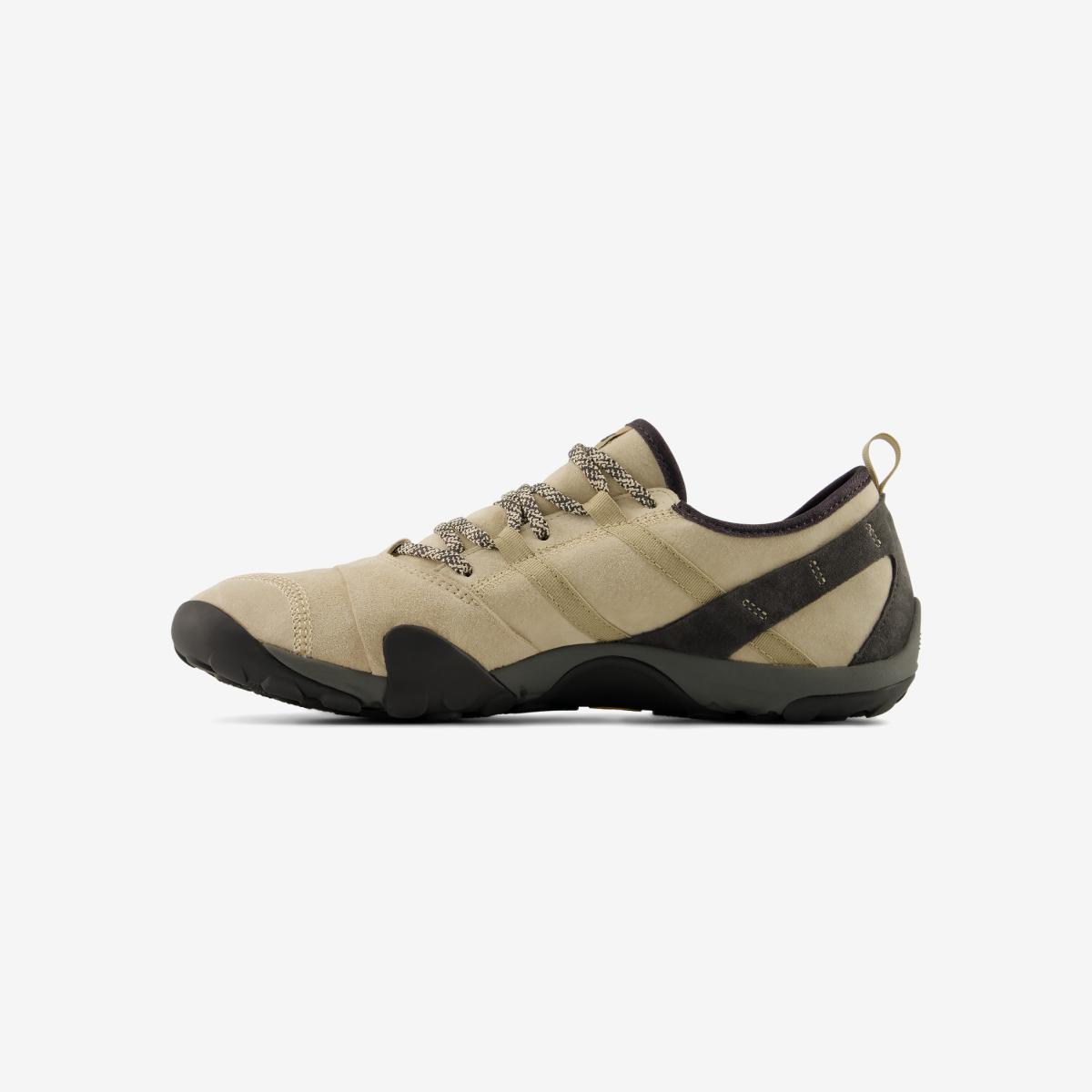 (35)Beige