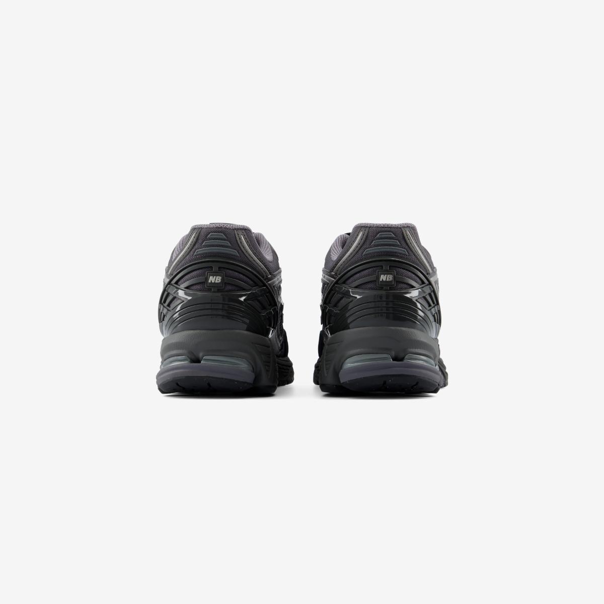 (19)Black