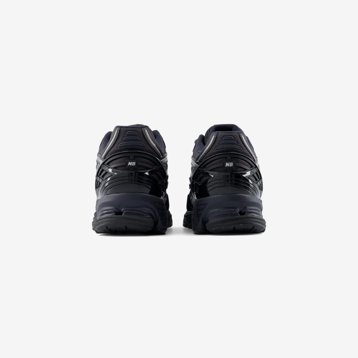 (19)Black