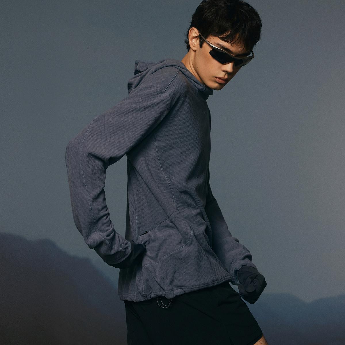 (83)Greyish Blue