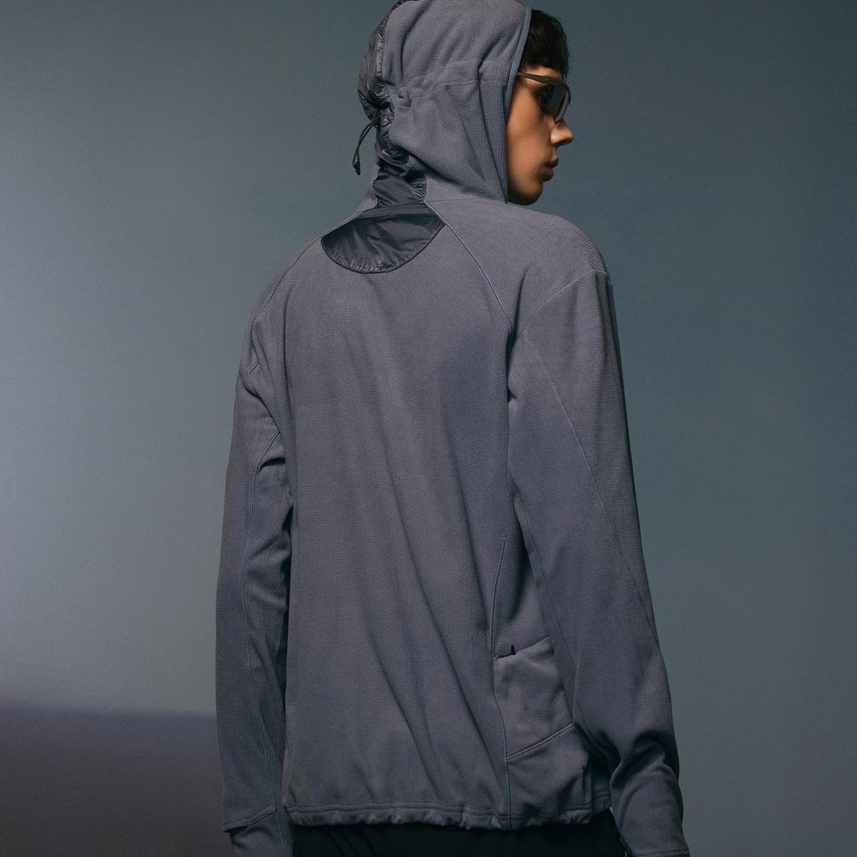 (83)Greyish Blue