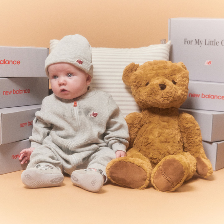 First Moves in990 Crib & Baby suit