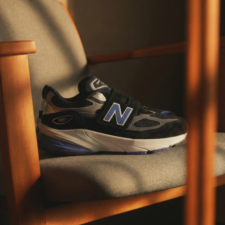 The 990 v6, Now in Blue Black